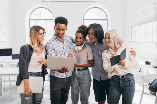 Similar to sitting, the number of calories burned by standing depends on a number of personal factors. While it undoubtedly burns more calories than sitting, you can use our calculator to get the exact figure, personalized for you!
